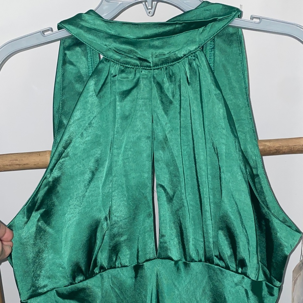 Elegant Green Sleeveless Dress - Picture 2 of 8